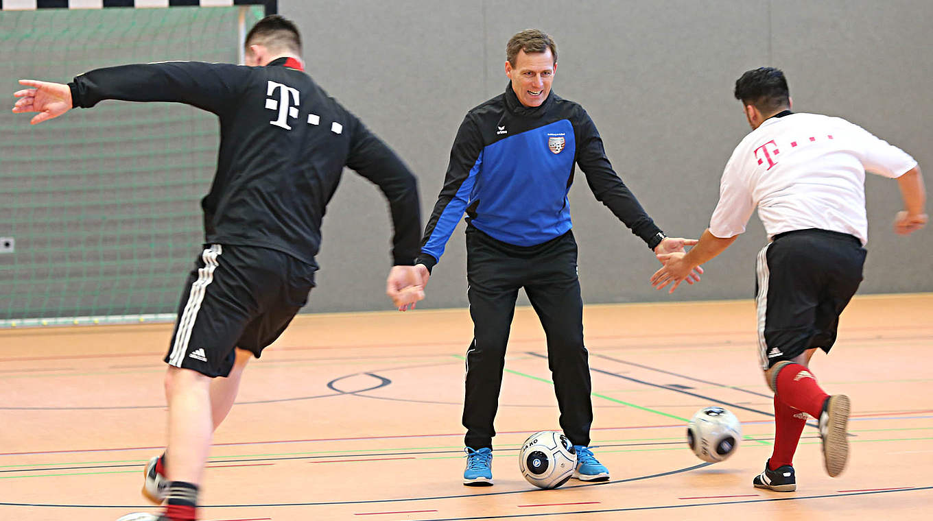 Initiative "Anstoß für ein neues Leben": Trainingseinheit mit Anderbrügge © Carsten Kobow