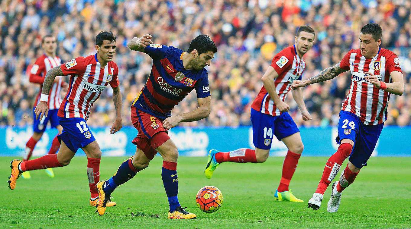 Perfekte Schusstechnik: Luis Suarez auf dem Weg zum 2:1 für Barca © 2016 Getty Images