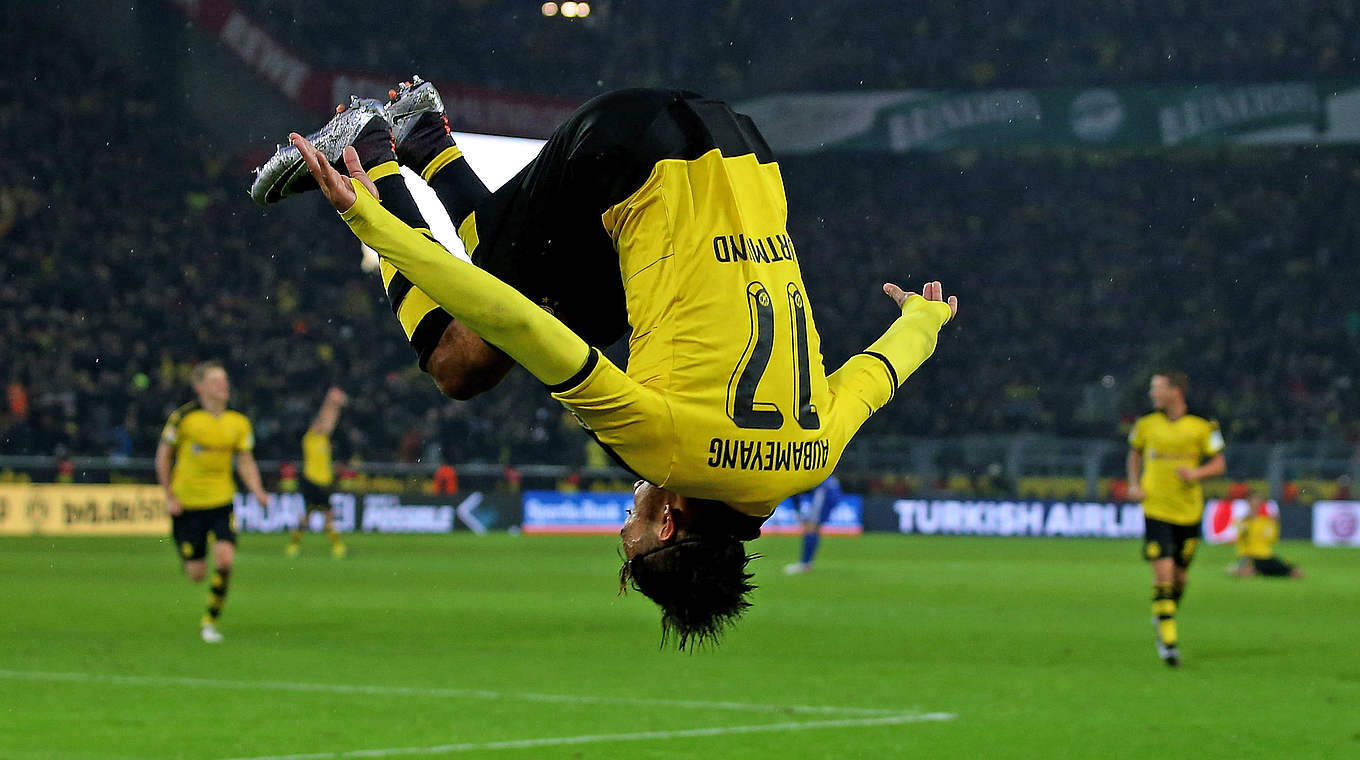 Ein Salto zu Saisontor Nummer 20: Pierre-Emerick Aubameyang trifft und trifft © 2016 Getty Images