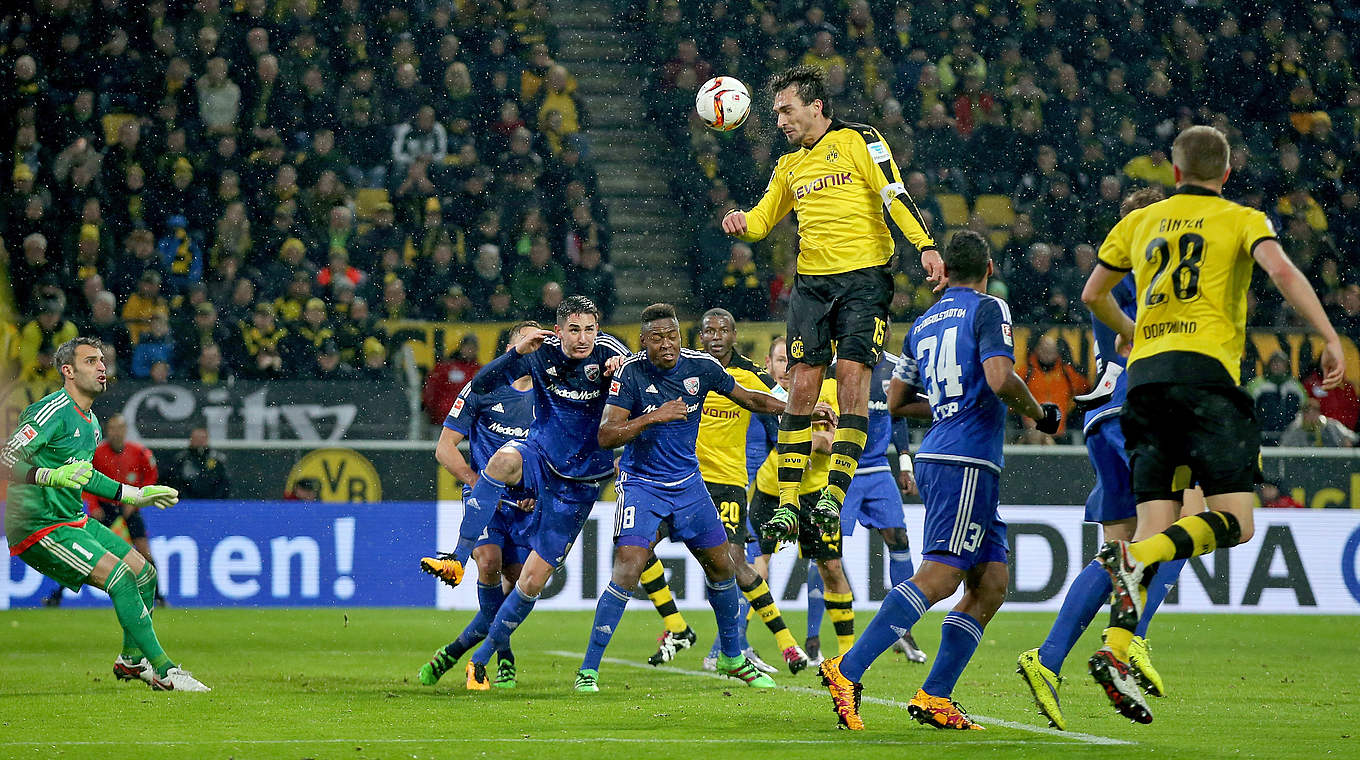 Lobt Einstellung und Taktik der Ingolstädter: Mats Hummels © 2016 Getty Images