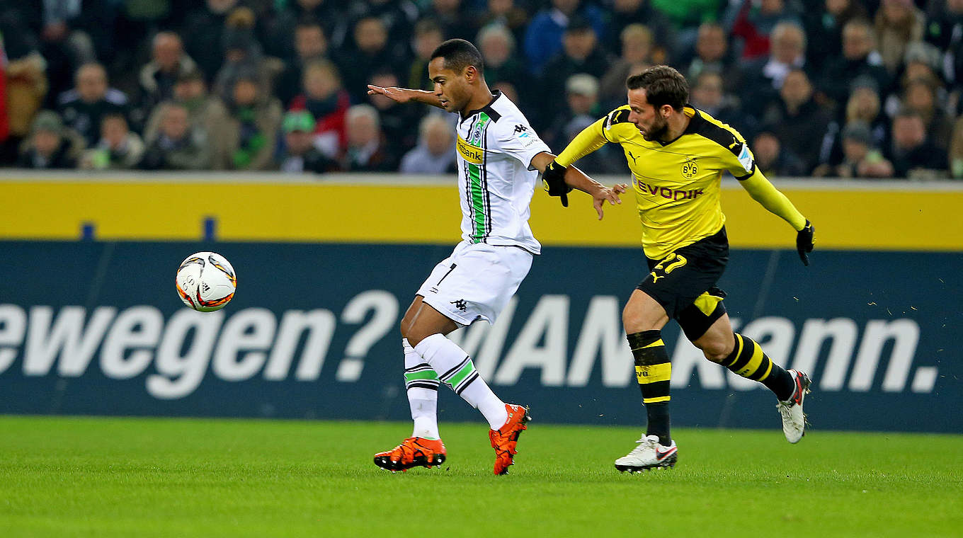 Szene aus dem 300. Bundesliga-Einsatz: Gonzalo Castro (r.) feiert Jubiläum © Getty Images