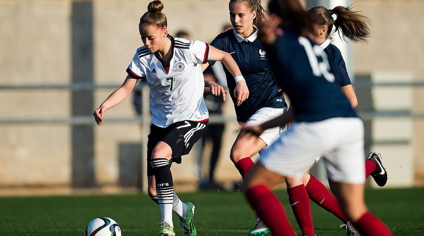 Der zweiter Treffer im zweiten Duell mit Frankreich: Giulia Gwinn (l.) vom SC Freiburg © Getty Images