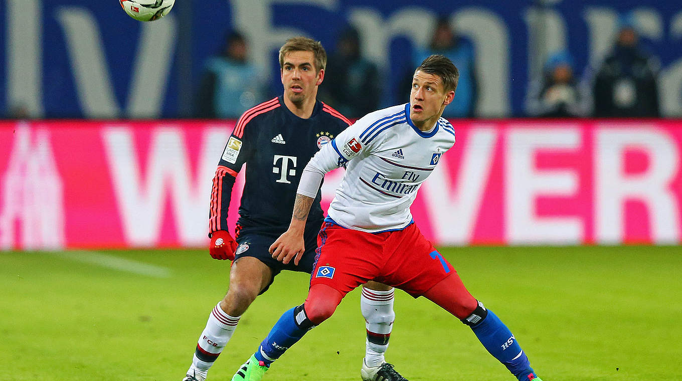 Ball im Blick: Bayerns Weltmeister Philipp Lahm (l.) und Ivo Ilicevic © Getty Images