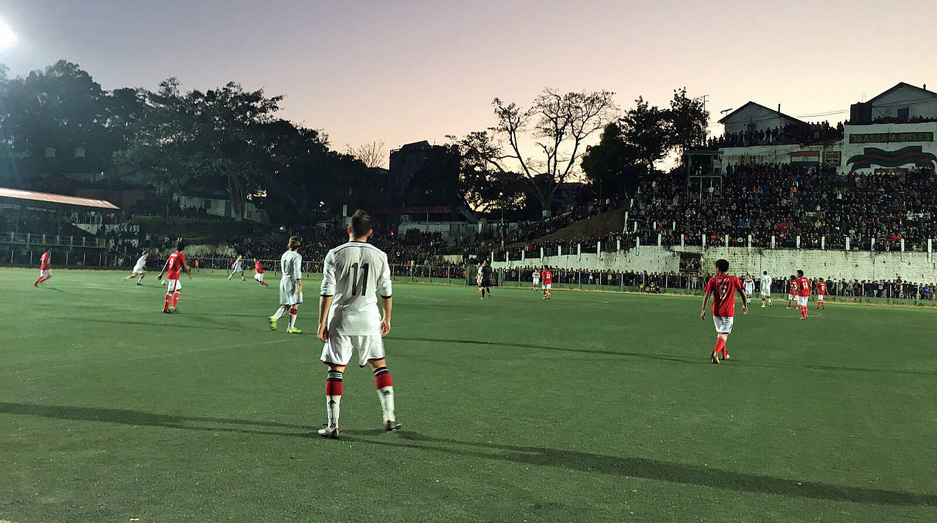 Deutsche Studentenauswahl spielt vor 8000 Fans in Aizawl: "Das wird hängen bleiben" © DFB