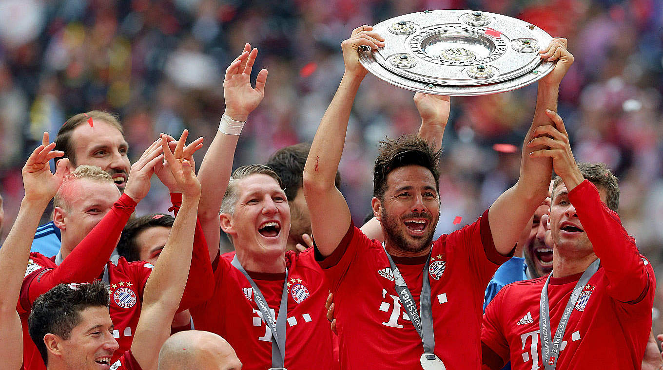 Zum Ende seiner zweiten „Bayernzeit“ wurde Pizarro im Jahr 2015 noch einmal Deutscher Meister. Es war seine sechste Meisterschaft mit den Münchenern. © 