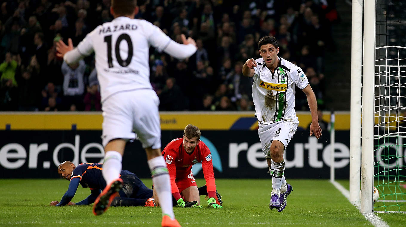 Jubel über die Führung: Stindl (r.) bedankt sich bei seinem Vorbereitet Hazard  © 2016 Getty Images