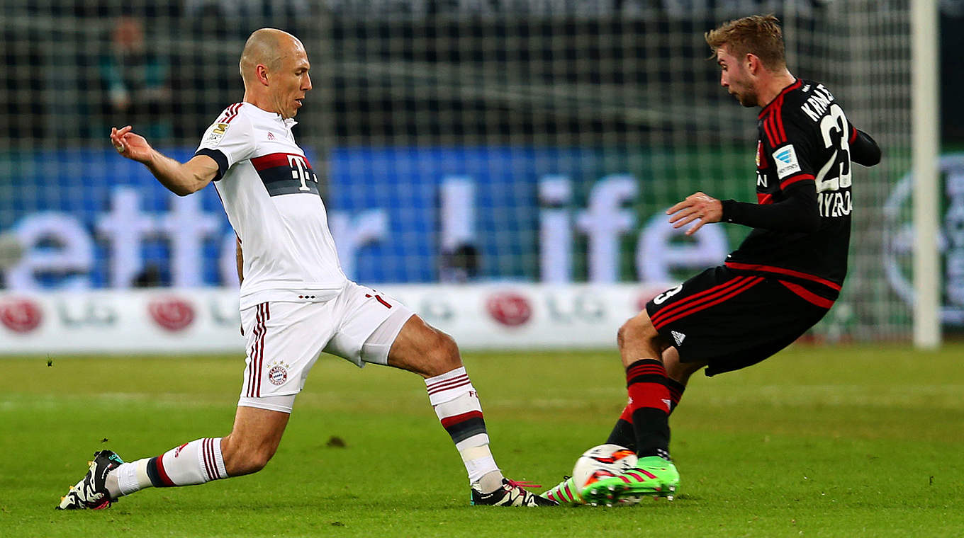 Torloses Remis: Nationalspieler Christoph Kramer im Zweikampf mit Arjen Robben © 2016 Getty Images