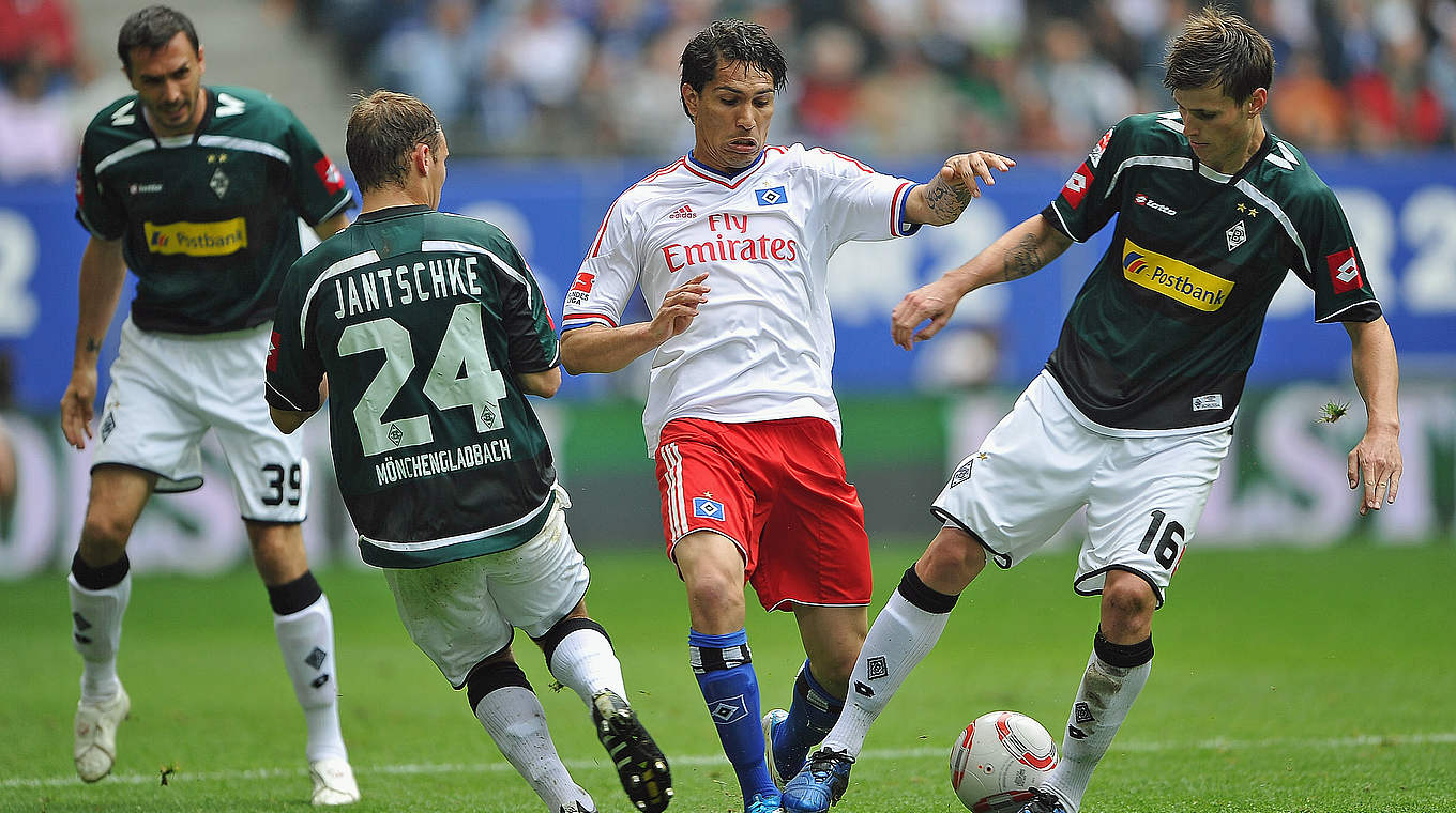 Überzahl im Abstiegskampf 2011: Gladbach holt am 34. Spieltag ein 1:1 in Hamburg © 2011 Getty Images