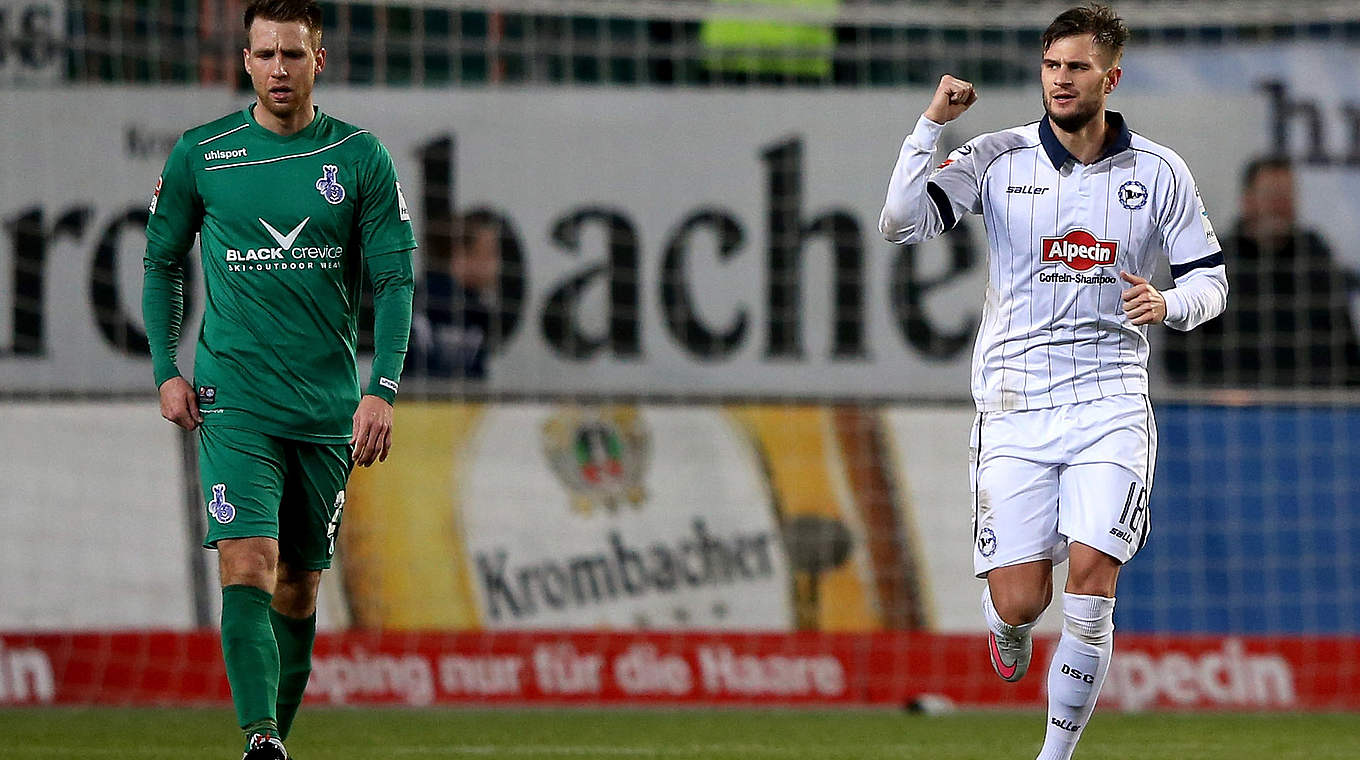 Arminia Bielefeld - MSV Duisburg 2:1 (2:1): Geballte Faust: Christopher Nöthe (26.) (r.) erzielt den zweiten Treffer für Bielefeld © 2016 Getty Images