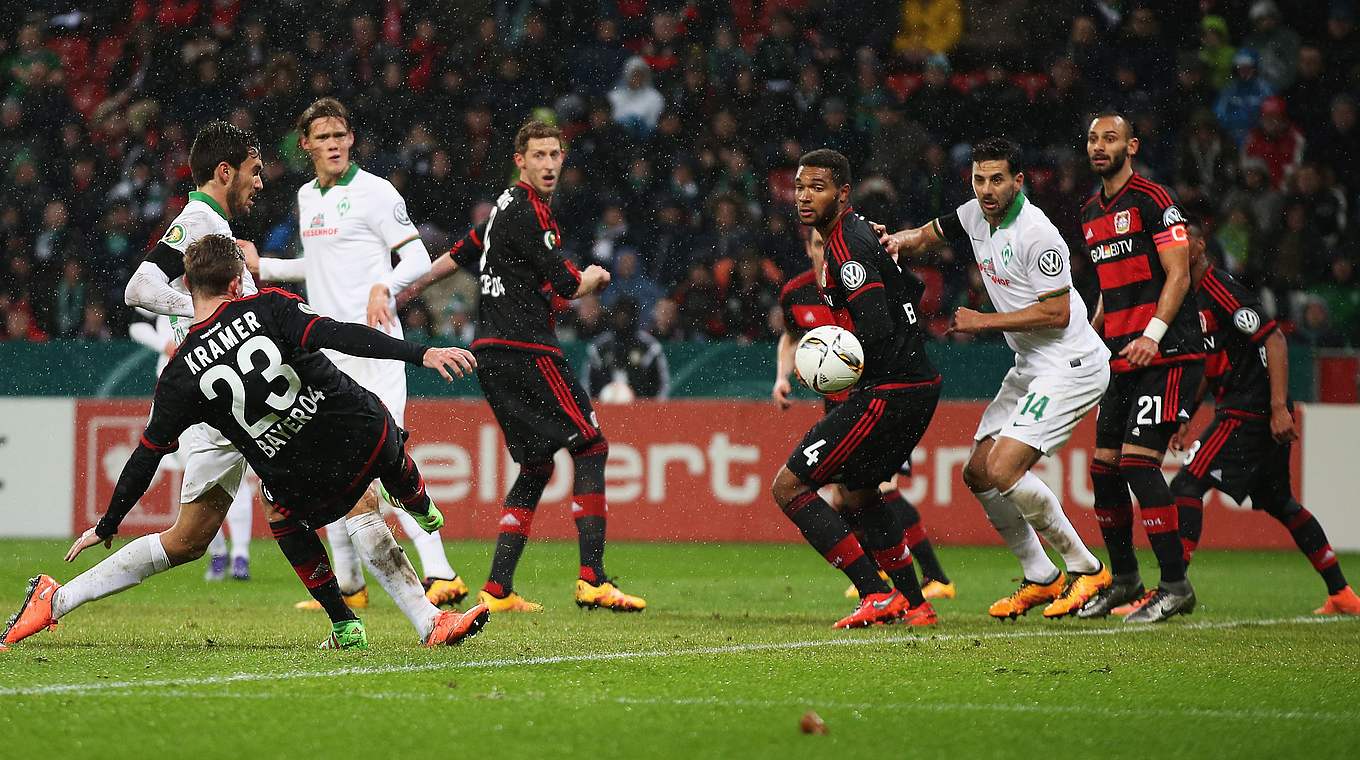 Der geht rein: Bremens Santiago Garcia erzielt das 1:1. © Getty Images
