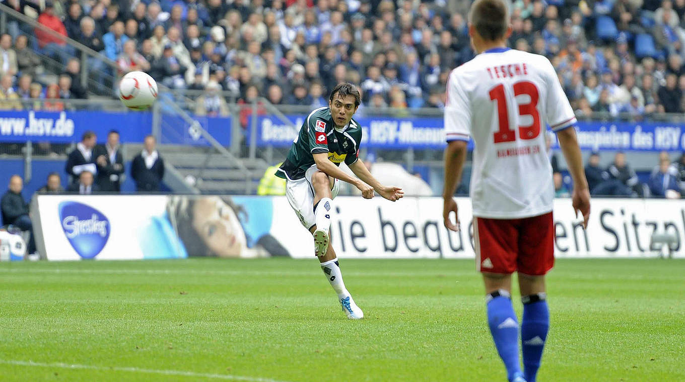 Die Führung in Hamburg 2011: Juan Arango (l.) trifft gegen den HSV - wie so oft mit links © imago sportfotodienst