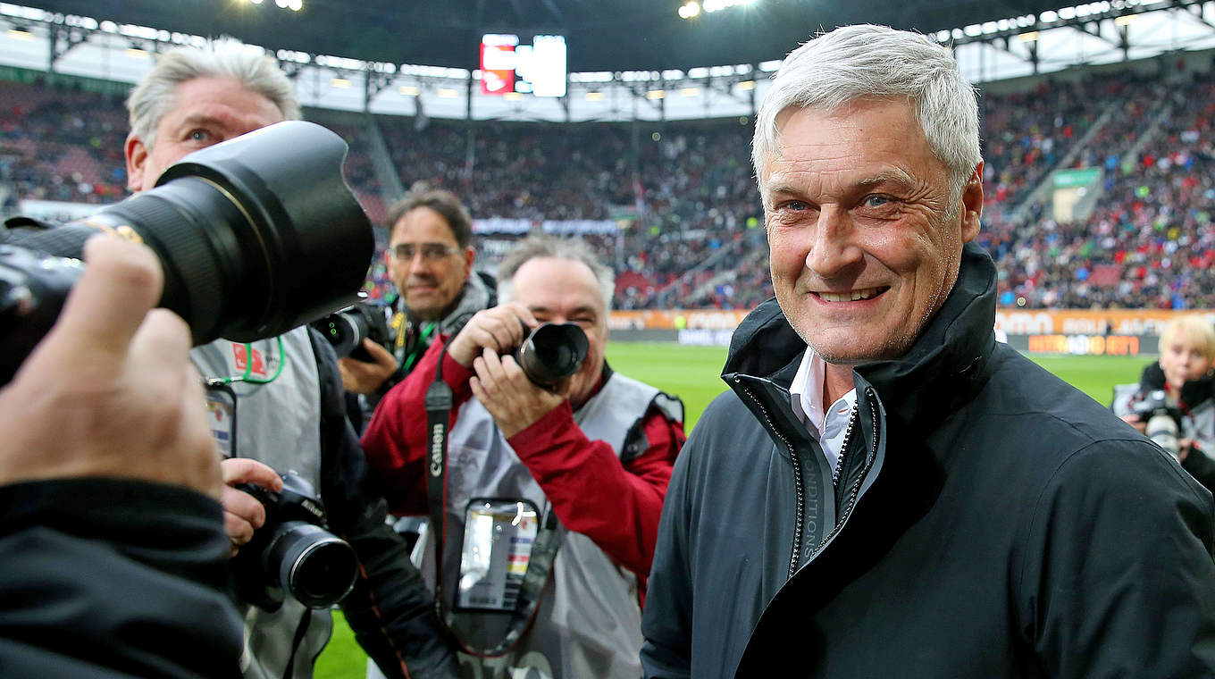 Steht vor seinem 300. Bundesligaspiel als Trainer: Armin Veh von Eintracht Frankfurt © 2016 Getty Images