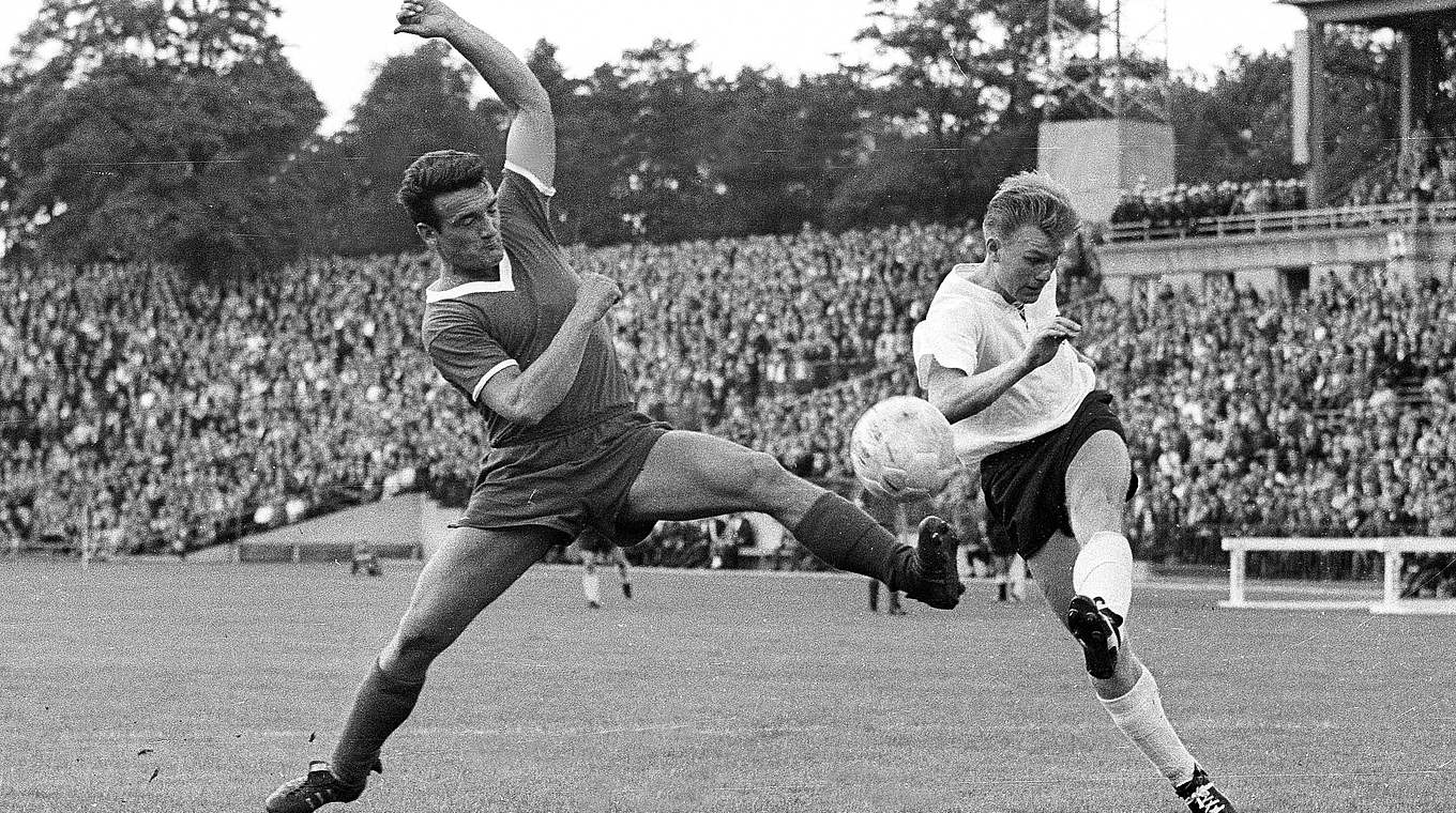 Der erste Frankfurter Bundesligatorschütze: Lothar Schämer (r.) 1963 gegen Lautern © imago sportfotodienst