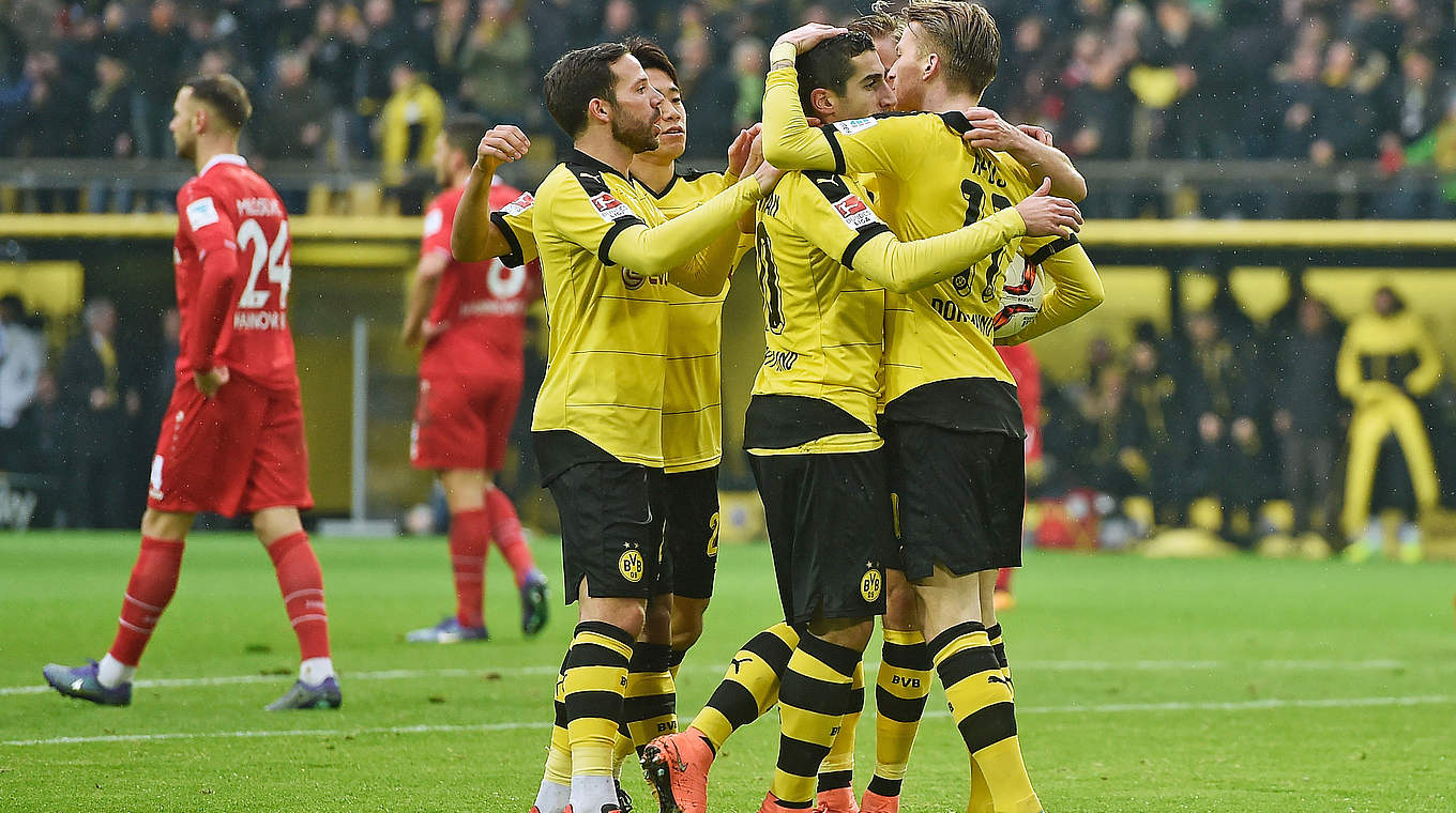 Dortmund celebrate in their win over Hannover  © 2016 Getty Images