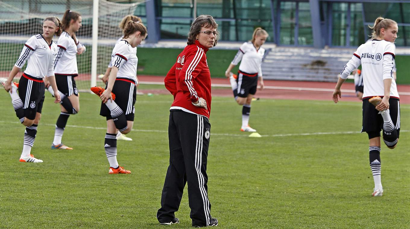 Kann stolz auf die Leistung ihrer Mannschaft sein: Trainerin Ulrike Ballweg (m.) © 2016 Getty Images