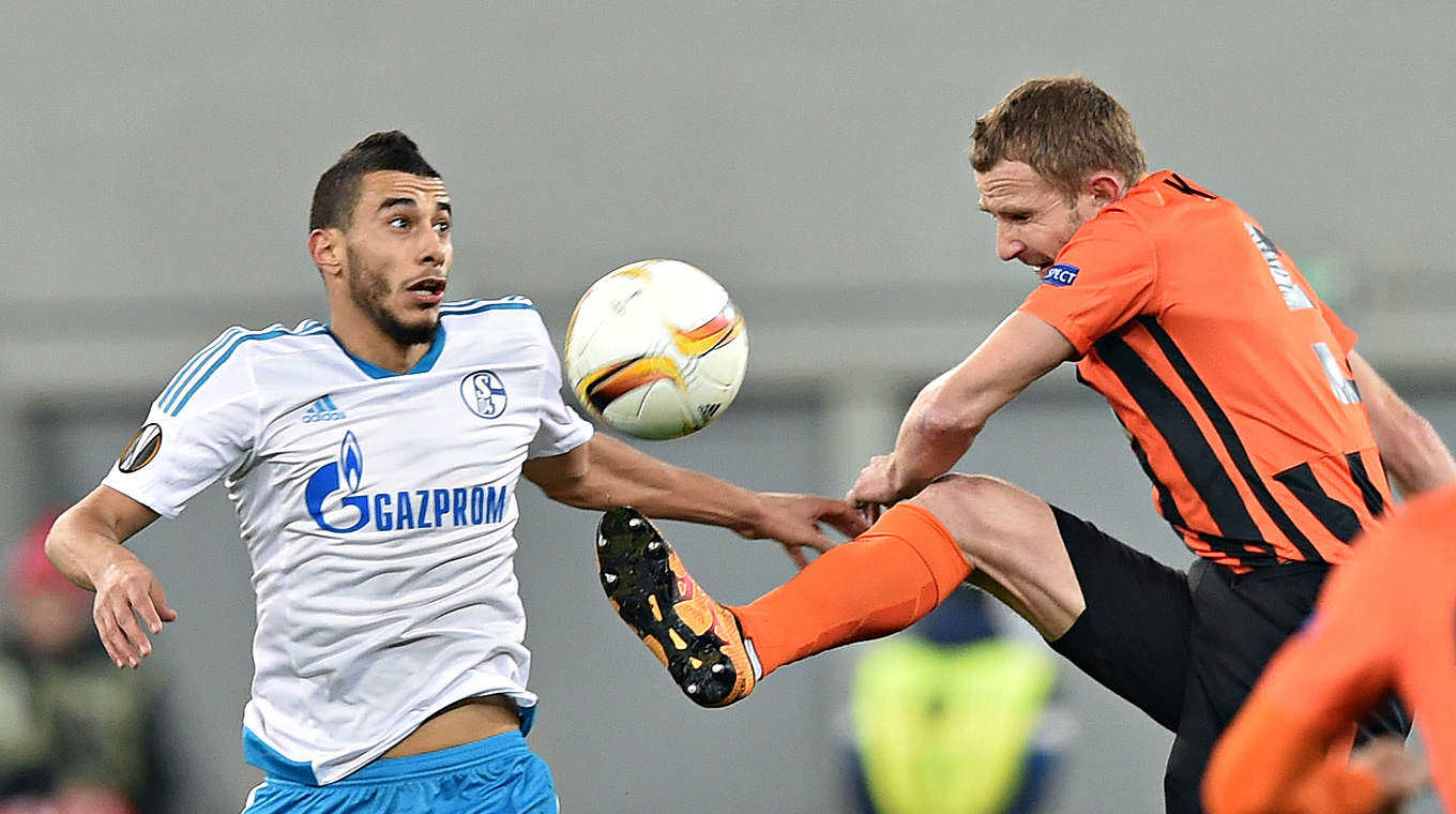 Belhanda and Schalke will be hoping to win at home against Donetsk © 