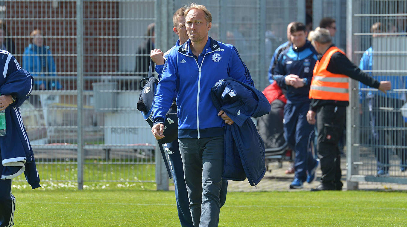 Freut sich auf seinen Ex-Klub Oberhausen: Schalkes Trainer Jürgen Luginger © imago/Dünhölter SportPresseFoto