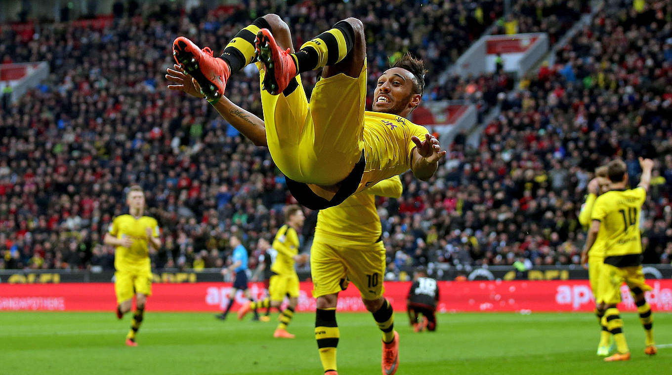 Duell um die Torjägerkrone: Aubameyang (21 Tore) bleibt an Lewandowski (22) dran © 2016 Getty Images