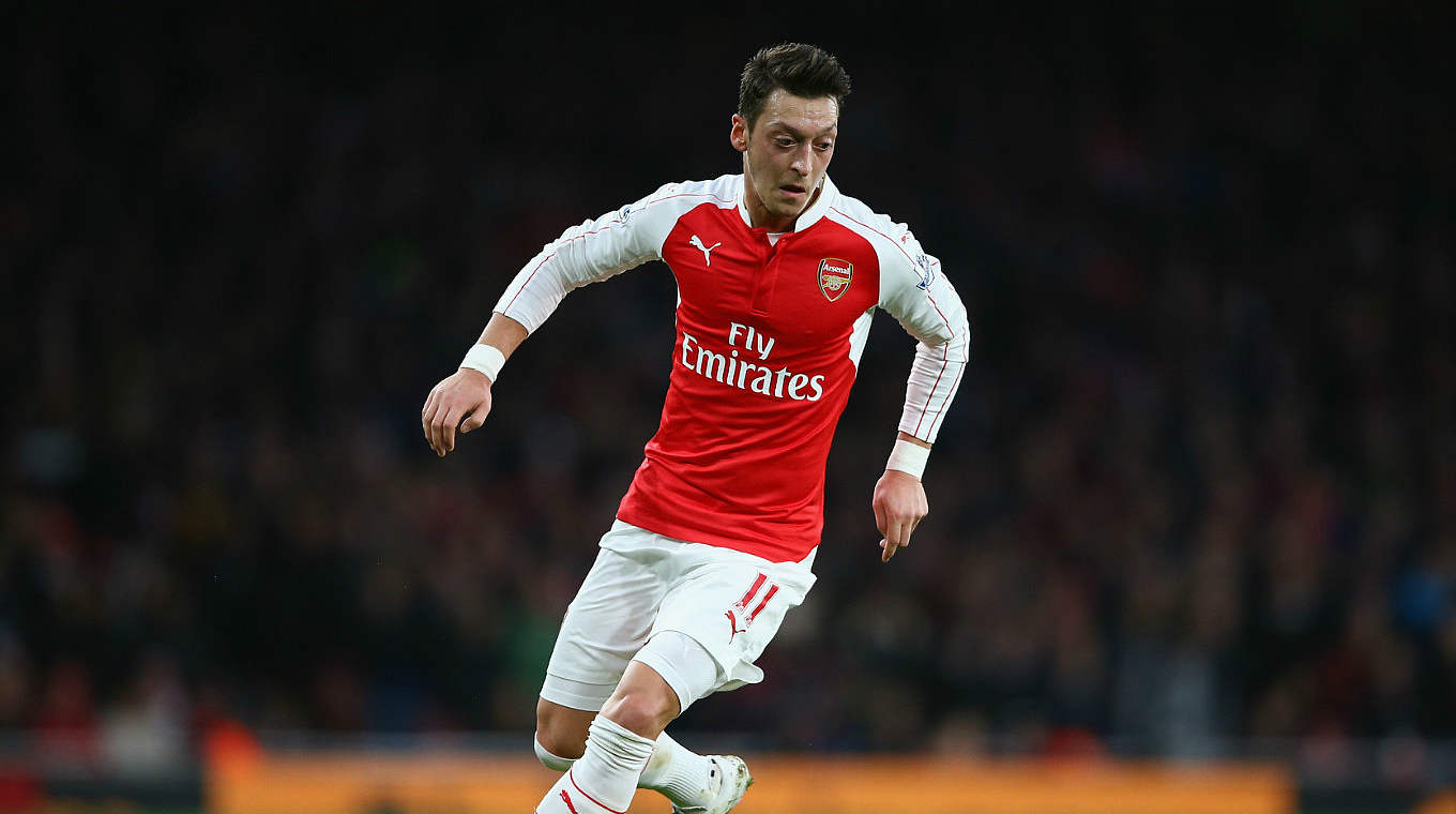 "The best player in the Premier League": Özil has 17 assists already this season © 