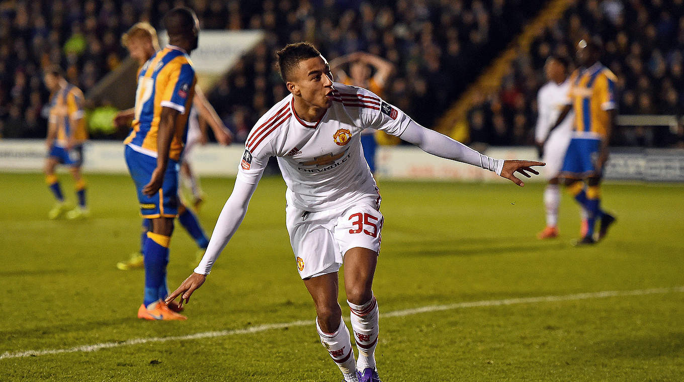 Jesse Lingard celebrates in Manchester United's 3-0 win © 2016 Getty Images