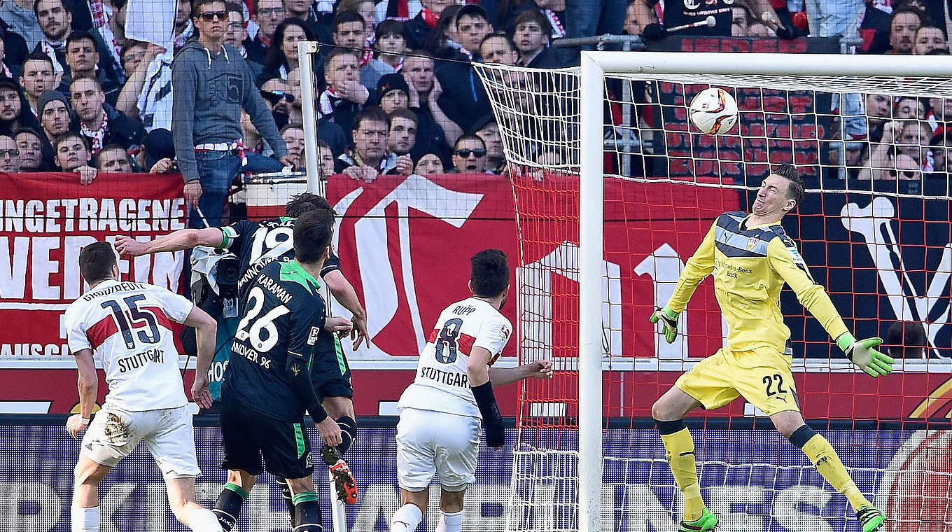 Christian Schulz heads the equaliser past Przemysław Tyton © 2016 Getty Images