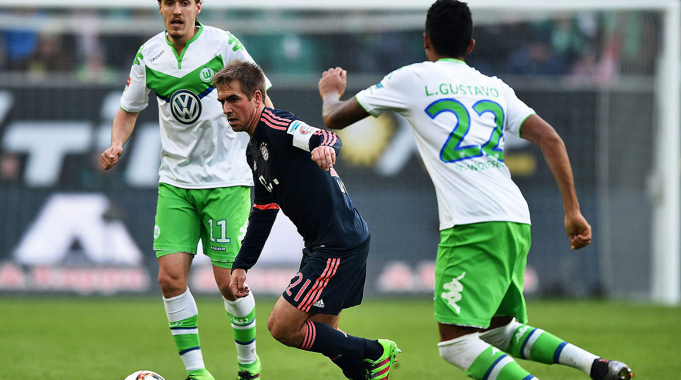 Sein 299. Bundesligaspiel für die Bayern: Kapitän Philipp Lahm (M.) beim 2:0 in Wolfsburg © 2016 Getty Images