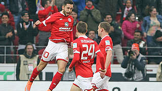 Führt Mainz mit Doppelpack zum Sieg und auf Platz fünf: Yunus Malli (l.) © 2016 Getty Images