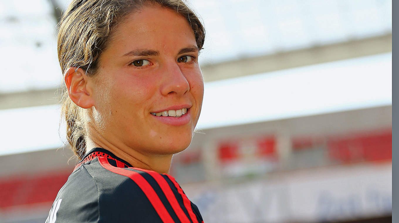 Bleibt ein weiteres Jahr in Leverkusen: Nationalspielerin Annike Krahn © 2015 Getty Images