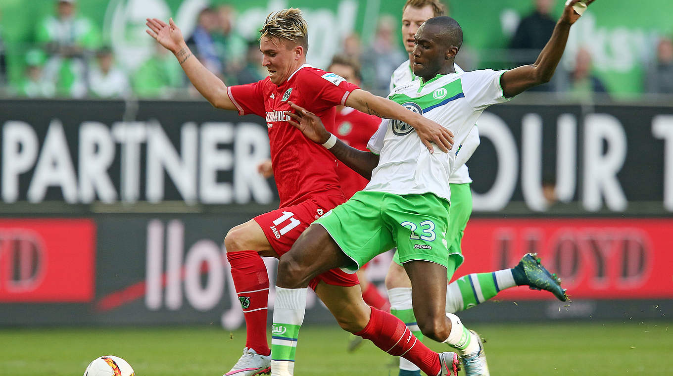 Steht nach Hüftprobleme vor der Rückkehr: der Wolfsburger Josuha Guilavogui (r.) © Getty Images