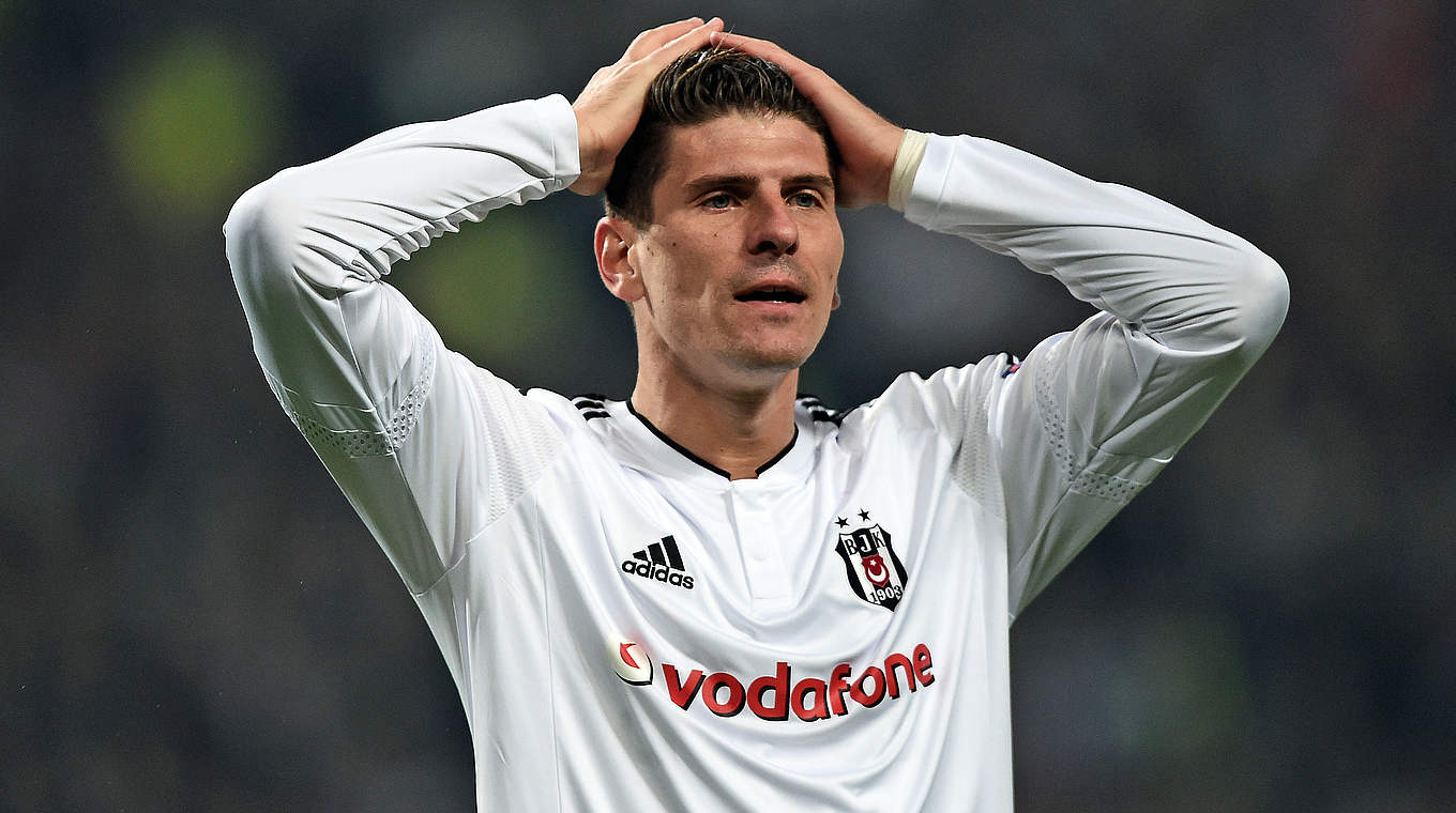 Enttäuscht nach der Niederlage bei Fener: Mario Gomez © OZAN KOSE/AFP/Getty Images