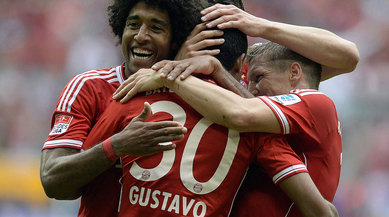 2013 Tripelsieger mit dem FC Bayern: die Wolfsburger Dante und Luiz Gustavo (v.l.) © AFP/Getty Images