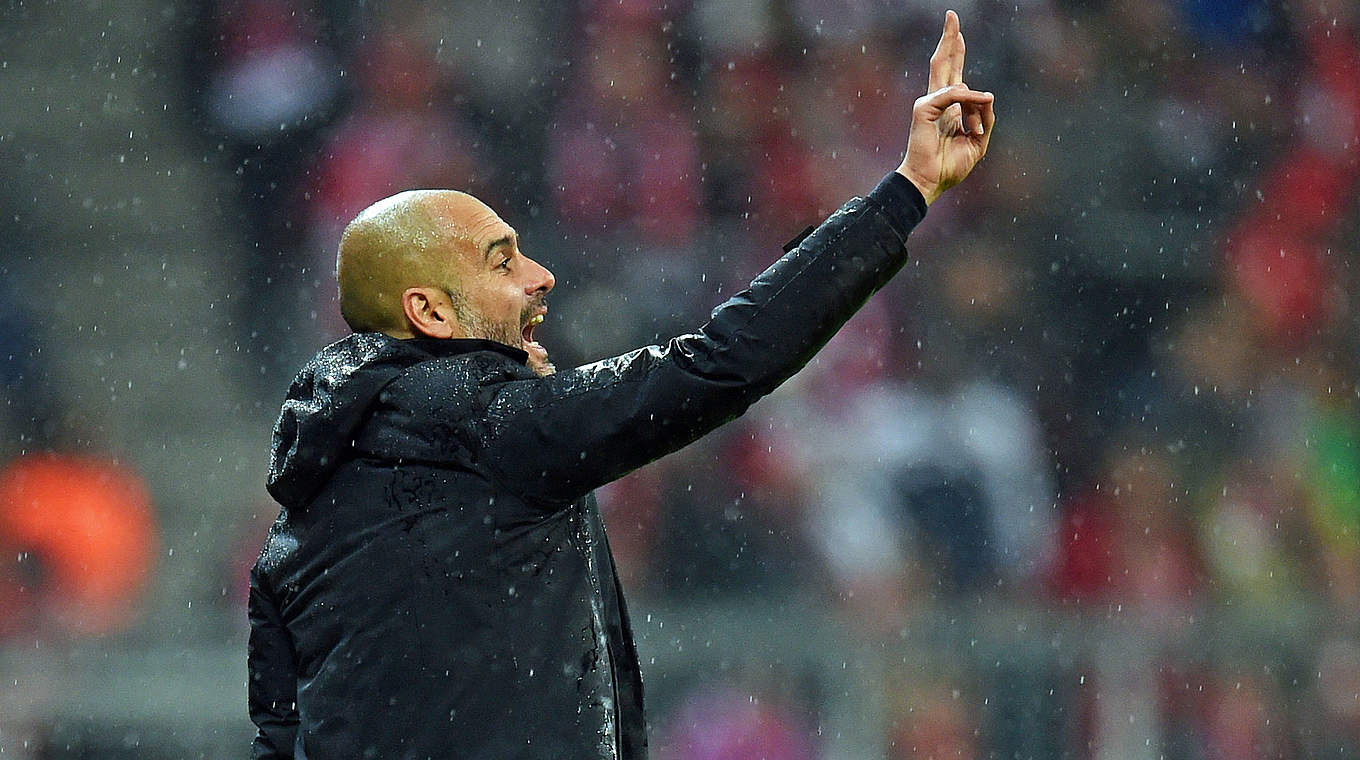 Klettert vorbei an Felix Magath: Bayerns Coach Pep Guardiola © Getty Images