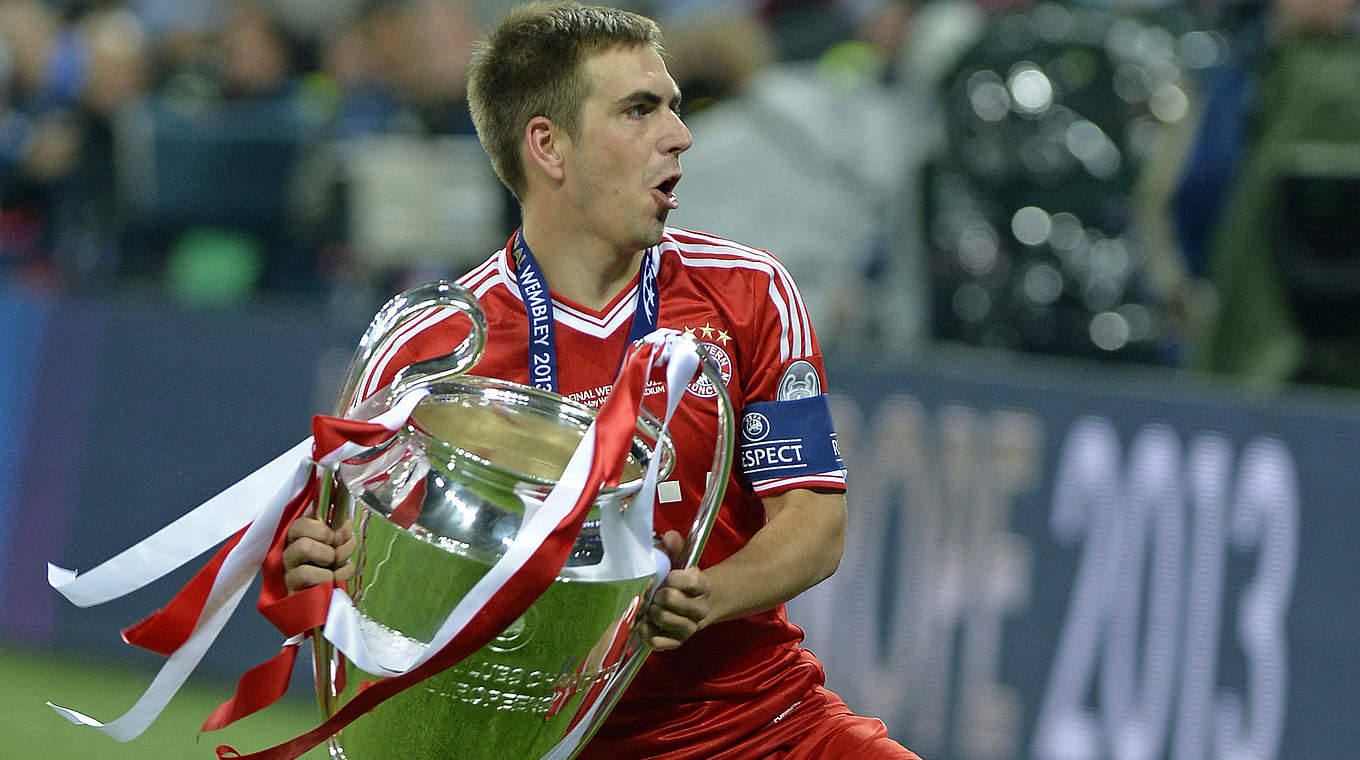 Der Höhepunkt: Lahm mit dem Pokal der Champions League nach dem Sieg 2013 © AFP/Getty Images