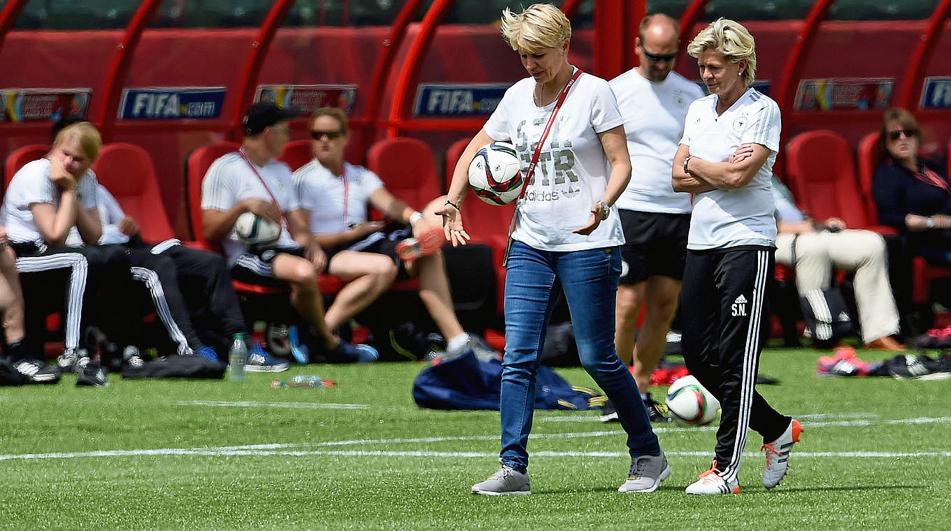 Erste Trainingseinheiten in den USA: Bundestrainerin Silvia Neid (r.) und die DFB-Frauen © Getty Images