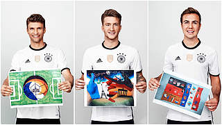 Creative footballers Müller, Reus and Götze presenting creative pieces of work © DFB
