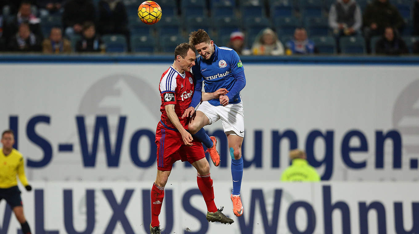 Viele Zweikämpfe in Rostock: Garbuschewski (r.) im Duell mit Fetsch © 2016 Getty Images