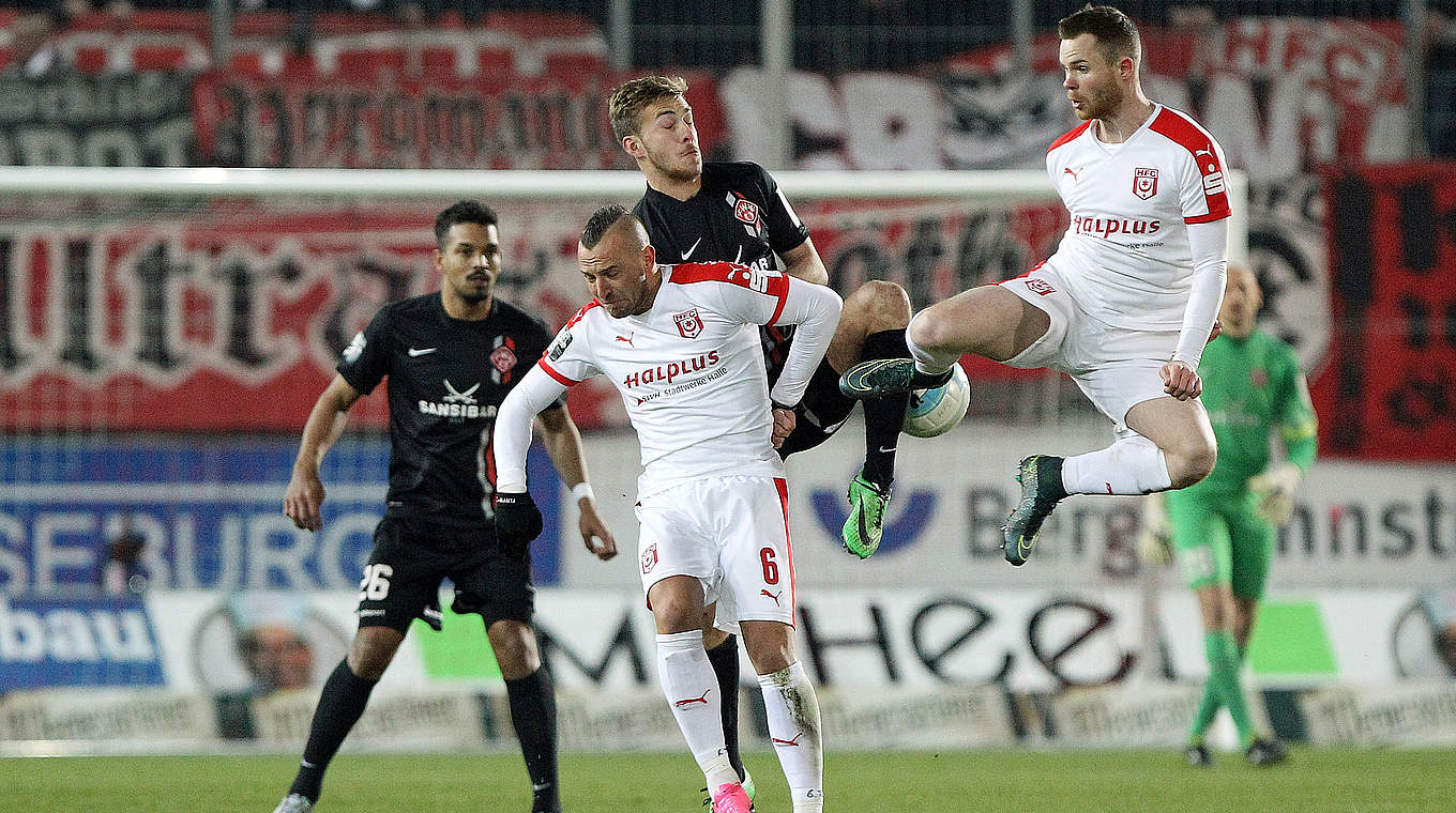 Auf dem Weg nach oben: Die Würzburger Kickers gewinnen in Halle © Jan Kuppert