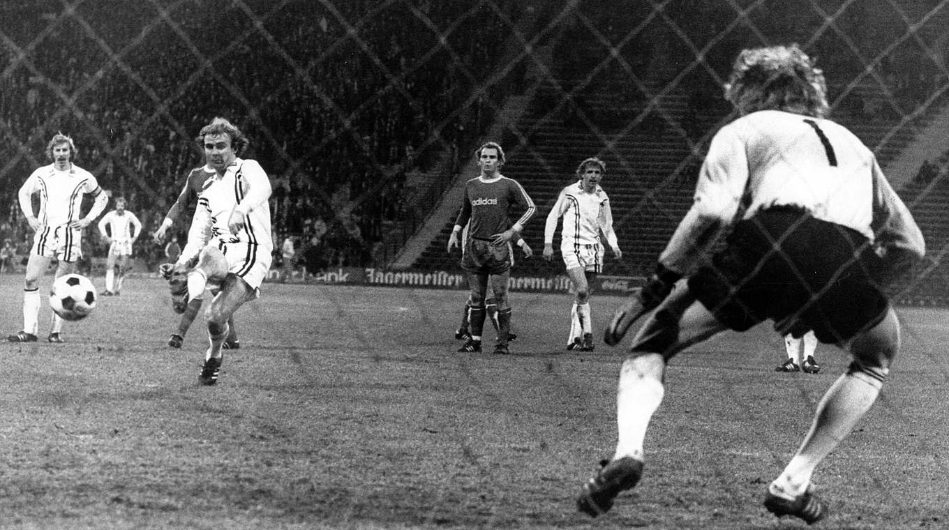 Die beste Platzierung der Eintracht mit Hölzenbein war der dritte Rang 1975. 1974 und 1977 belegte man den vierten Platz. © imago sportfotodienst