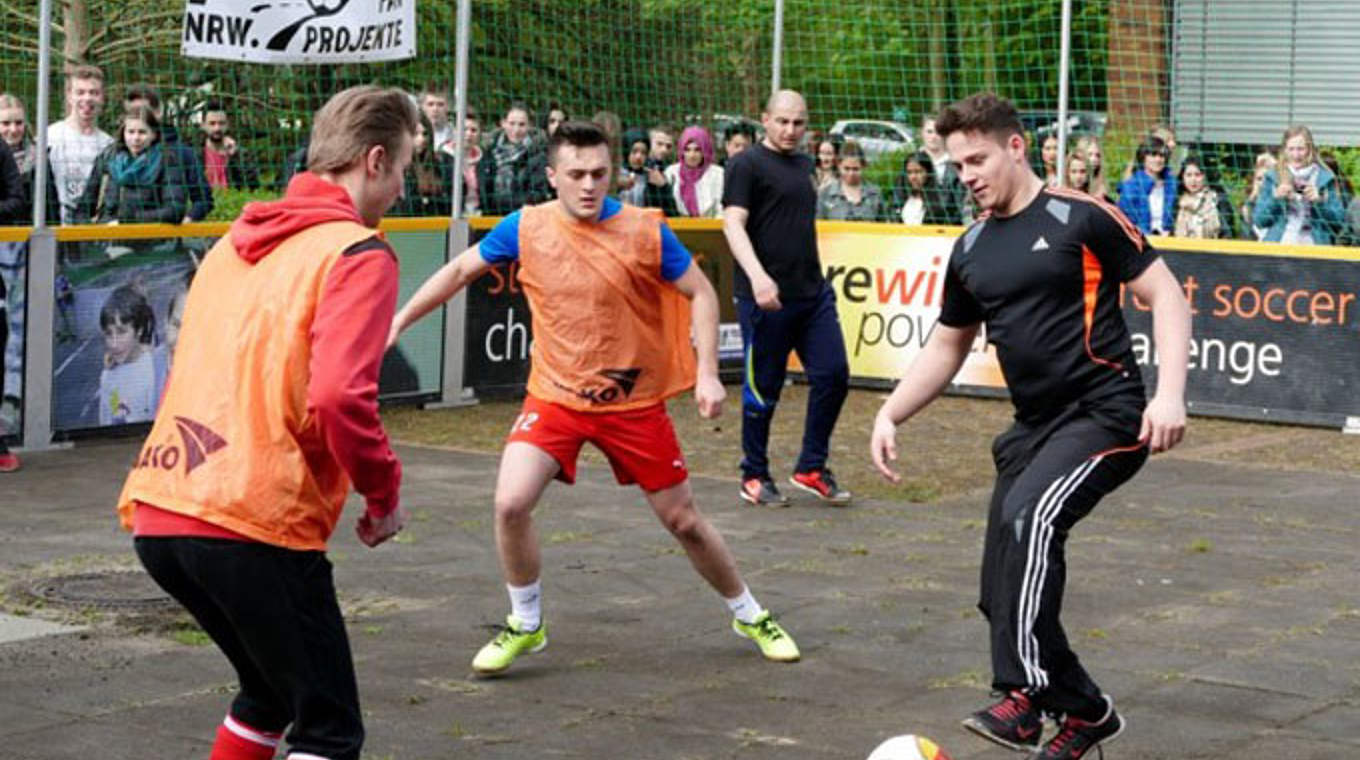 Kicken im Kolleg: 500 Spieler nehmen am Fußballturnier an der Paul-Ehrlich-Schule teil © DFB