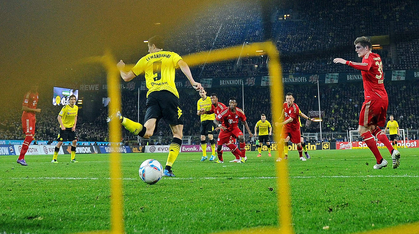 Das Siegtor im "Meisterschaftsfinale" 2012: BVB-Angreifer Lewandowski trifft per Hacke © 2012 Getty Images