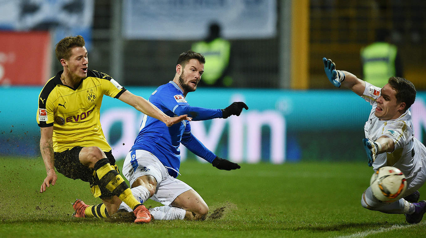 Dortmund won 2-0 in Darmstadt to keep the pressure on Bayern © 