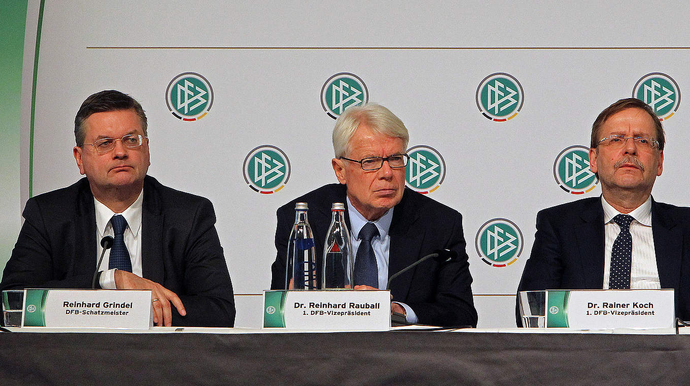 Pressekonferenz zum Freshfields-Report in Frankfurt: Grindel, Rauball und Koch (v.l.) © 