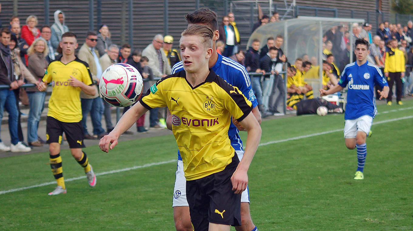 Revierderby: Jan-Niklas Beste tritt mit Dortmund bei Schalke 04 an © MSPW