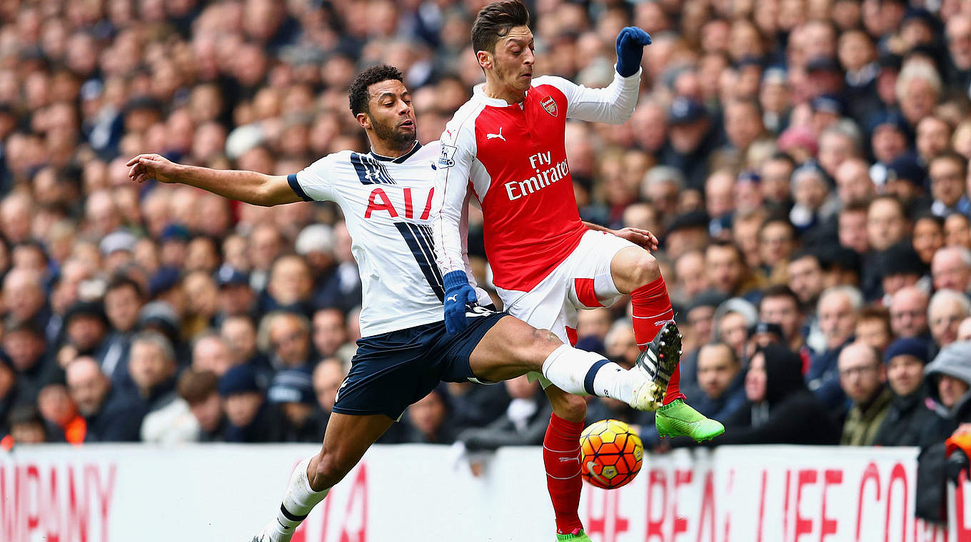 Intensive Zweikämpfe, kein Sieger: Özil (r.) spielt mit Arsenal 2:2 bei Tottenham Hotspur © 2016 Getty Images