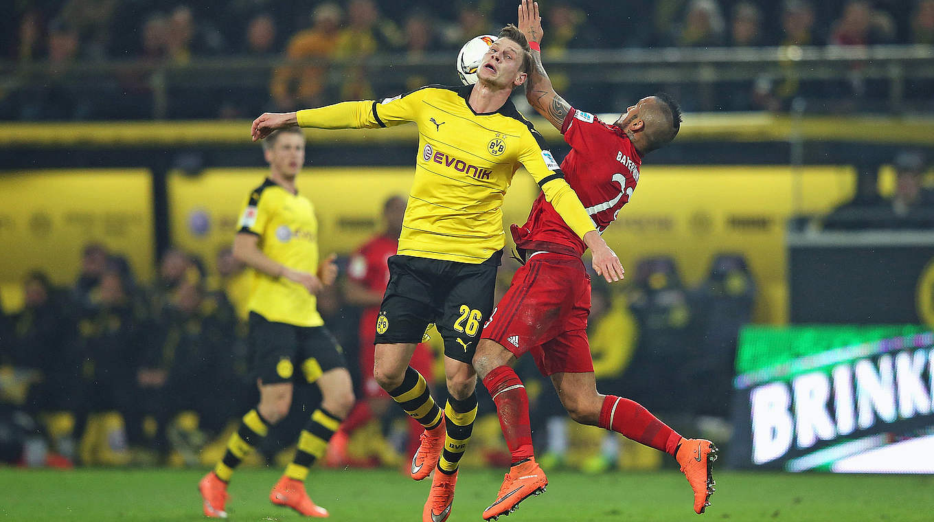 Arturo Vidal challenges Dortmund's Lukasz Piszczek © 2016 Getty Images