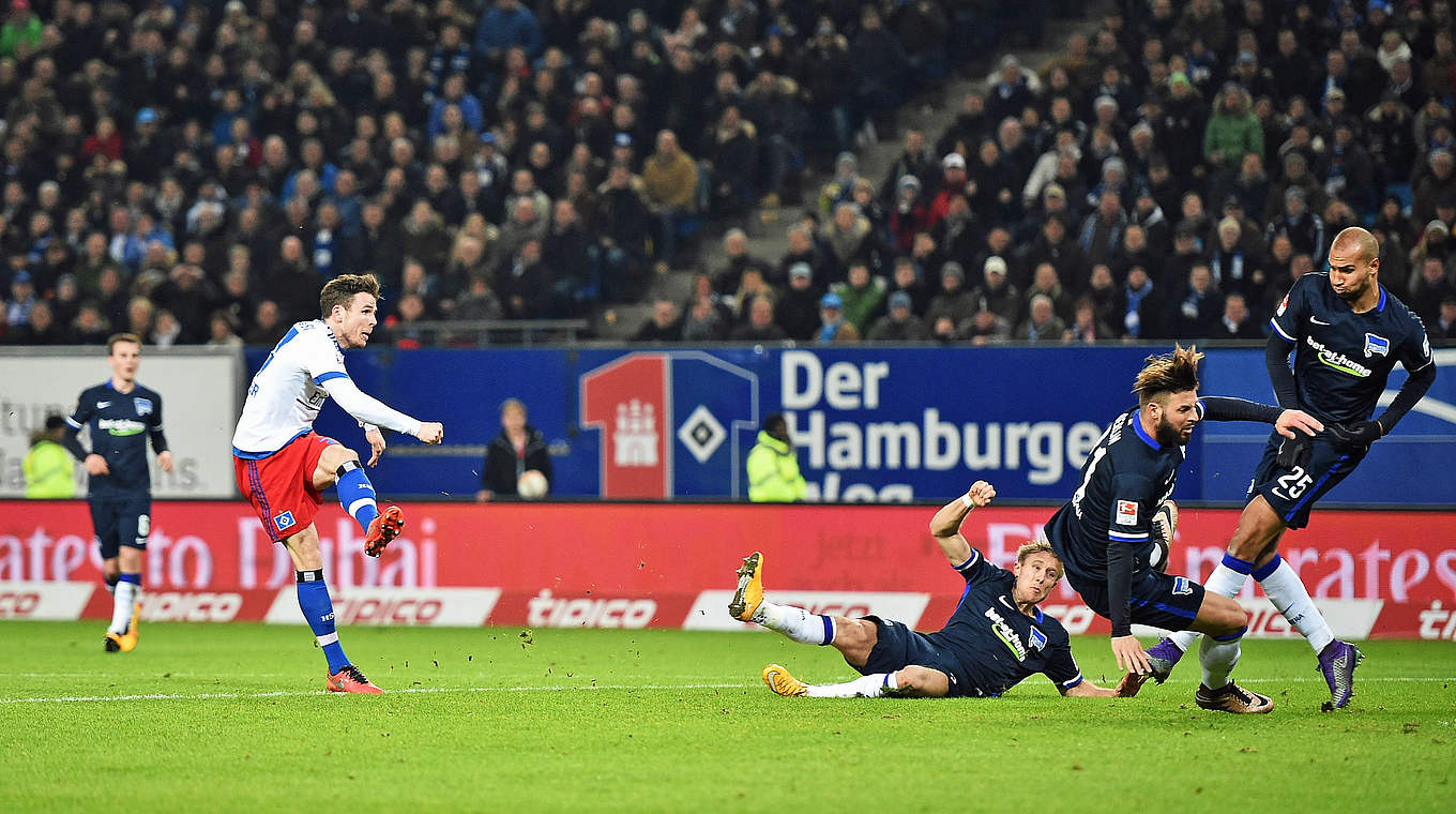 Nicolai Müller guides Hamburg to victory with a brace © 2016 Getty Images