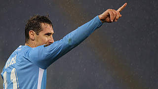 Miroslav Klose says he wants to play for 