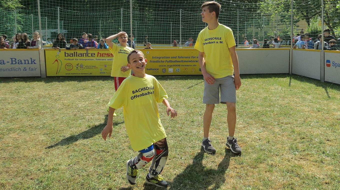 Fußball-AG's helfen Schülern aus Intensivklassen beim Deutsch lernen © DFB