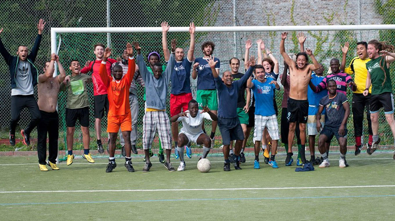 ...um gemeinsam Fußball zu spielen... © DFB