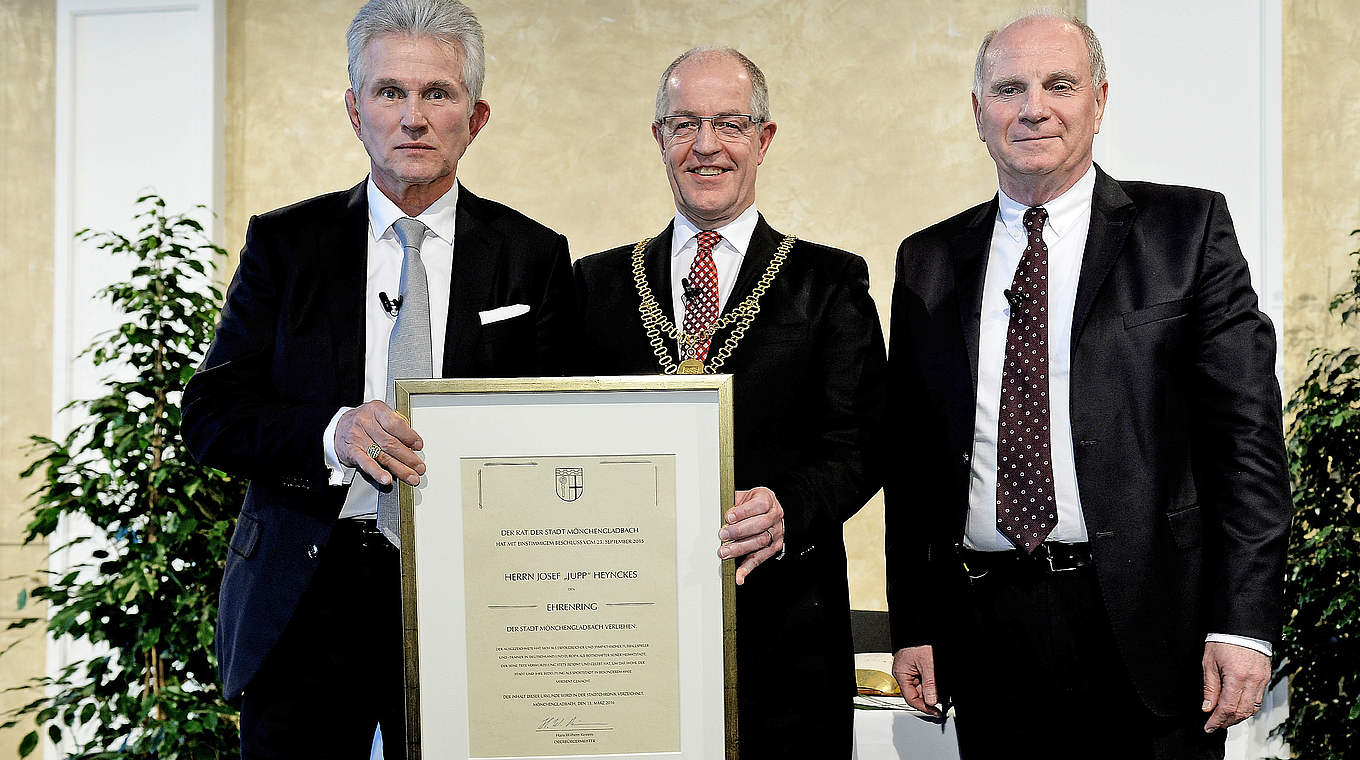 Bei der Verleihung des Ehrenring: Jupp Heynckes (l.) und Uli Hoeneß (r.) © 2016 Getty Images